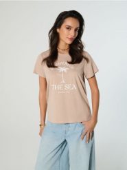 Koszulka z nadrukiem - beżowy. Brązowe t-shirty damskie Sinsay, l, bez wzorów, z bawełny, bez kołnierzyka. Za 9.99 zł.