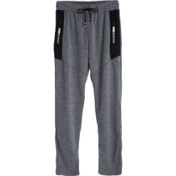 Szare Spodnie Barrage. Szare spodnie dresowe męskie Born2be, bez wzorów, z dresówki. Za 49.99 zł.