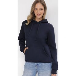 Granatowa Bluza z Kapturem Kasseia. Niebieskie bluzy z kapturem damskie Born2be, l, z dzianiny. Za 39.99 zł.