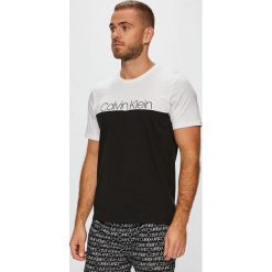 Calvin Klein Underwear - T-shirt piżamowy. Czarne piżamy męskie Calvin Klein Underwear, l, bez wzorów, z bawełny, bez ramiączek. W wyprzedaży za 89.90 zł.