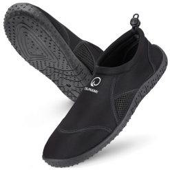 Buty do wody TSUNAMI Slip-on. Czarne trampki i tenisówki damskie TSUNAMI, bez wzorów, z gumy. Za 39.99 zł.