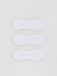Skarpetki stopki 3 pack - biały. Białe skarpetki damskie Reserved, bez wzorów. Za 39.99 zł.