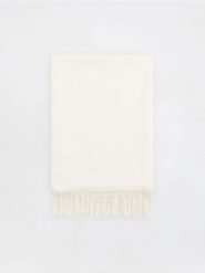 Gładki szalik z wiskozą - kremowy. Białe szaliki i kominy damskie Reserved, bez wzorów, z wiskozy. W wyprzedaży za 22.99 zł.