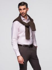 Bawełniana pastelowa męska koszula typu oxford – jasnoróżowa V1 - Rozmiar: S. Czerwone koszule męskie Ombre Clothing, m, z aplikacjami, z bawełny, bez kołnierzyka, bez ramiączek. Za 179.99 zł.