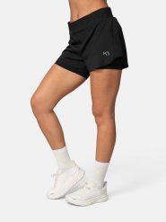 KARI TRAA Szorty sportowe "Mija" w kolorze czarnym rozmiar: S. Czarne spodenki sportowe damskie Kari Traa, s, outdoorowe. Za 165.99 zł.