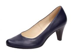 Granatowe Polskie czółenka damskie Gregors 465. Niebieskie czółenka damskie GREGORS, bez wzorów, ze skóry, bez obcasa, na szpilce. Za 379.00 zł.