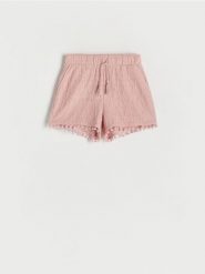 Szorty z wiązaniem - brudny róż. Czerwone szorty damskie Reserved, bez wzorów, z bawełny. W wyprzedaży za 29.99 zł.