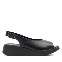 Sandały Lasocki. Czarne sandały damskie Lasocki, bez wzorów, bez obcasa, na płaskiej podeszwie. Za 159.99 zł.