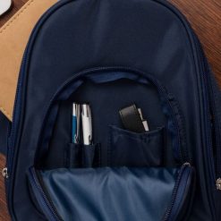 Plecak plecaczek damski mały lekki wodoodporny elegancki granatowy Beltimore R34. Niebieskie plecaki damskie bez wzorów, eleganckie. Za 59.90 zł.