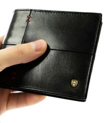 Portfel czarny z czerwonym przeszyciem Rovicky N993-RVTS-6712 BL+RE. Czarne portfele męskie ROVICKY, bez wzorów, ze skóry. Za 80.00 zł.