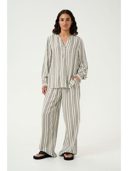 Kaffe Bluzka w kolorze kremowym rozmiar: 44. Brązowe bluzki damskie Kaffe, bez wzorów, bez kołnierzyka, bez ramiączek. Za 69.99 zł.