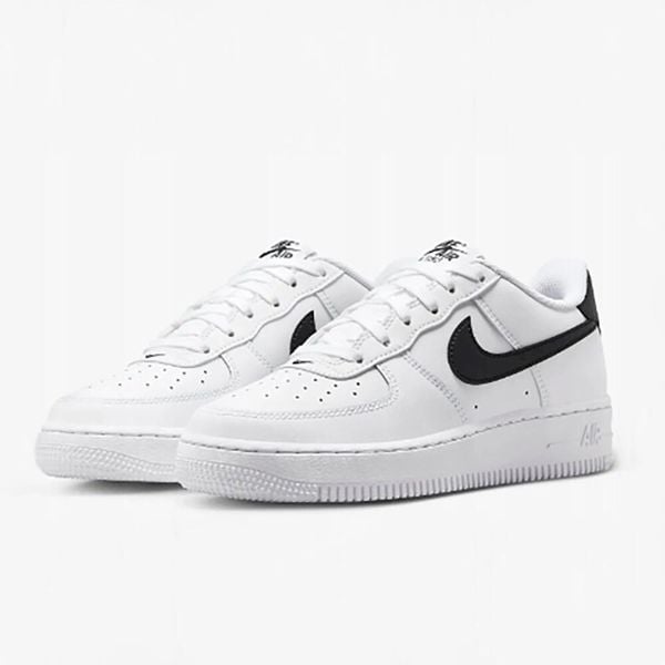 Buty Sportowe Młodzieżowe Nike Air Force 1 (GS). Biała obuwie do biegania damskie Nike, nike air force. Za 360.80 zł.