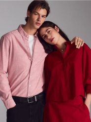 Bawełniana koszula slim fit - brudny róż. Czerwone koszule męskie Reserved, l, bez wzorów, z bawełny, bez kołnierzyka, bez ramiączek. Za 119.99 zł.