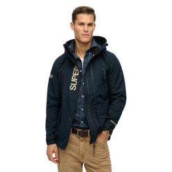 Kurtka przeciwdeszczowa z kapturem i haftowanym logo Superdry Ultimate. Niebieskie kurtki męskie Superdry., m, bez wzorów, z materiału, eleganckie, z kapturem. Za 556.55 zł.