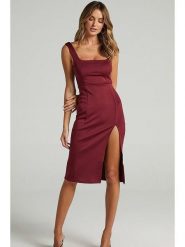 Trendyol Sukienka w kolorze bordowym rozmiar: XL. Czerwone sukienki damskie Trendyol, xl, bez wzorów, bez kołnierzyka, bez ramiączek, midi. Za 100.99 zł.