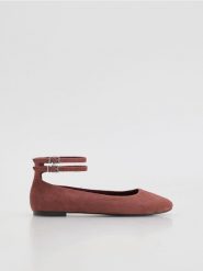 Baleriny z ozdobnym zapięciem - brudny róż. Czerwone baleriny damskie Reserved, bez wzorów, bez obcasa. Za 129.99 zł.