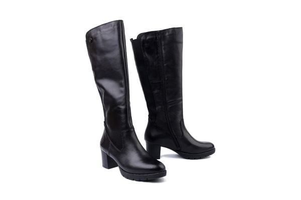 RIEKER 77684-00 black, kozaki damskie. Czarne kozaki damskie Rieker, bez obcasa, na obcasie. Za 559.90 zł.