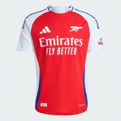Koszulka Arsenal 24/25 Home Authentic. Białe t-shirty sportowe męskie Adidas, l, z materiału, bez ramiączek, do piłki nożnej. W wyprzedaży za 559.20 zł.