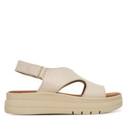 Sandały Tamaris. Białe sandały damskie Tamaris, bez wzorów, bez obcasa, na płaskiej podeszwie. Za 369.99 zł.