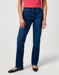 DAMSKIE SPODNIE WRANGLER STRAIGHT CRISP CANVAS 112355305. Brązowe spodnie materiałowe damskie Wrangler, bez wzorów, z jeansu. Za 229.99 zł.