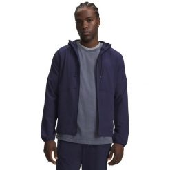 Kurtka męska Under Armour Vibe Woven Windbreaker 6003001. Czarne kurtki męskie Under Armour, m, bez wzorów, z elastanu, z kapturem. Za 366.50 zł.