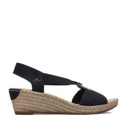 Sandały Rieker. Czarne sandały damskie Rieker, bez wzorów, bez obcasa, na koturnie. Za 299.99 zł.