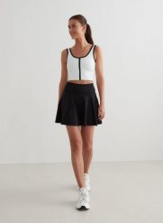 Damski skort wysoki stan, wbudowane szorty, odprowadzający wilgoć Sense czarny. Czarne szorty damskie Aim'n, bez wzorów, z elastanu, z podwyższonym stanem. Za 254.00 zł.