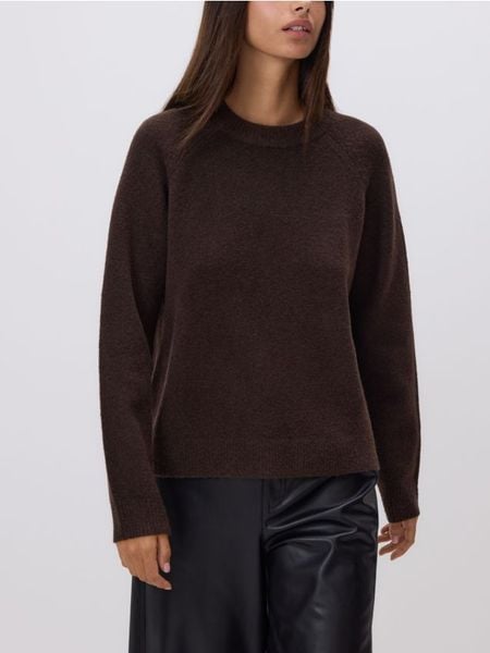 Sweter z domieszką wełny - ciemnobrązowy. Brązowe swetry klasyczne damskie Reserved, l, z dzianiny, bez kołnierzyka. Za 109.99 zł.