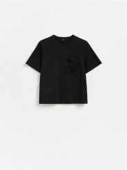 T-shirt z ozdobną kieszonką - czarny. Czarne t-shirty damskie Reserved, l, bez wzorów, z bawełny, bez kołnierzyka. Za 79.99 zł.