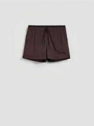 Gładkie szorty plażowe - brązowy. Brązowe szorty męskie Reserved, bez wzorów, z tkaniny. Za 89.99 zł.