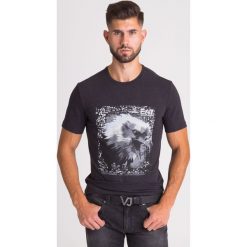 T-SHIRT REGULAR FIT EA7 EMPORIO ARMANI. Szare t-shirty męskie EA7 Emporio Armani, l, bez wzorów, bez kołnierzyka. Za 199.50 zł.