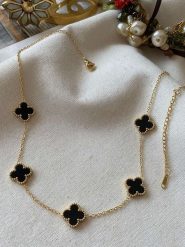 Luseera Pozłacany naszyjnik z elementami ozdobnymi - dł. 45 cm rozmiar: onesize. Żółte naszyjniki damskie Luseera, pozłacane. Za 43.99 zł.