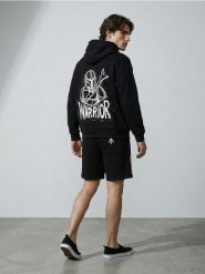 Bluza hoodie z nadrukiem The Mandalorian - czarny. Czarne bluzy bez kaptura męskie Sinsay, l. Za 69.99 zł.