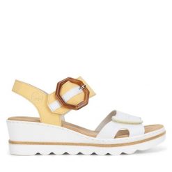 Sandały Rieker. Białe sandały damskie Rieker, bez wzorów, bez obcasa, na koturnie. Za 299.99 zł.