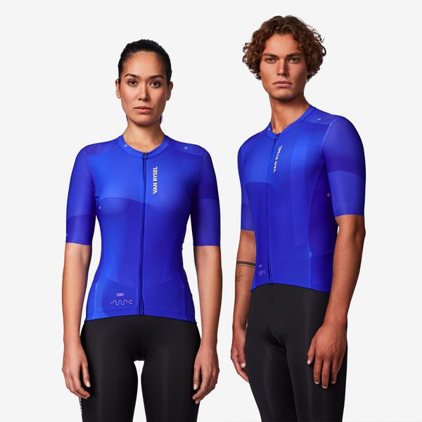 Koszulka rowerowa szosowa Van Rysel RCR-R 2. Niebieskie t-shirty sportowe męskie VAN RYSEL, m, z elastanu, bez ramiączek, rowerowe. Za 269.99 zł.