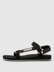 4F Sandały damskie - czarne 36. Czarne sandały damskie 4f, bez wzorów, z gumy, bez obcasa. W wyprzedaży za 59.99 zł.