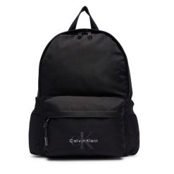 Plecak Calvin Klein Jeans. Czarne plecaki damskie Calvin Klein Jeans, bez wzorów, z jeansu. Za 289.99 zł.