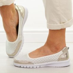 Białe ażurowe skórzane baleriny damskie Vinceza 95369. Białe baleriny damskie VINCEZA, w ażurowe wzory, z jeansu, bez obcasa, na płaskiej podeszwie. W wyprzedaży za 161.10 zł.