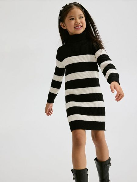 Dzianinowa sukienka w paski - wielobarwny. Sukienki dziewczęce Reserved, bez wzorów, z dzianiny, bez ramiączek. W wyprzedaży za 69.99 zł.