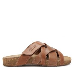 Klapki Josef Seibel. Brązowe klapki damskie Josef Seibel, bez wzorów, bez obcasa. Za 299.99 zł.