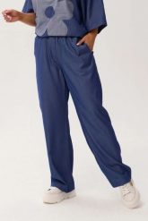 Denimowe spodnie na gumce z kieszeniami OVERSIZE PLUS SIZE XXL WIOSNA LATO. Spodnie materiałowe damskie Moda Size Plus Iwanek, bez wzorów, z materiału, eleganckie, plus size. Za 219.90 zł.