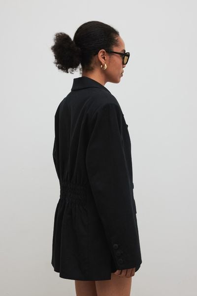 Marynarka z marszczeniem w kolorze TOTALLY BLACK - ROCHELLE. Czarne marynarki i żakiety damskie Marsala, m, bez wzorów, z bawełny, eleganckie. Za 599.90 zł.