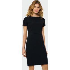 Sukienka z ozdobnym pasem. Sukienki damskie Greenpoint, bez wzorów, z elastanu, bez kołnierzyka, bez ramiączek. Za 59.99 zł.