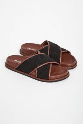 Klapki damskie skórzane Peonie MAX MARA BEACHWEAR. Klapki damskie Max Mara Beachwear, bez wzorów, bez obcasa. Za 979.00 zł.