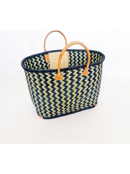 Le Comptoir de la Plage Torba plażowa "Toama" w kolorze granatowym - 50 x 35 x 20 cm rozmiar: onesize. Niebieskie torebki klasyczne damskie Le Comptoir de la Plage, bez wzorów, z materiału, bez dodatków. Za 106.38 zł.