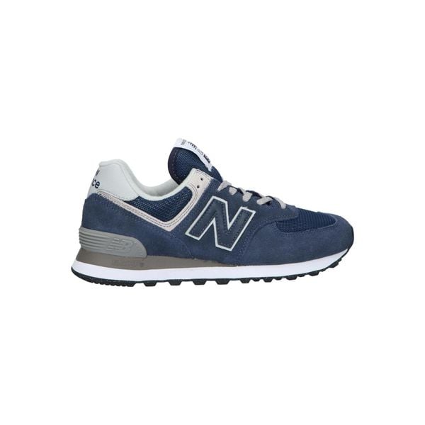 Buty Damskie New Balance Sportowe Sneakersy Granatowe Zamszowe. Niebieskie buty sportowe na co dzień damskie New Balance, bez wzorów, z zamszu, trekkingowe. Za 499.00 zł.