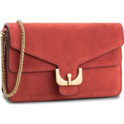 Torebka COCCINELLE - BM1 Ambrine Suede E1 BM1 19 01 01 Coquelicot 209. Czerwone torebki klasyczne damskie Coccinelle, bez wzorów, ze skóry, wizytowe, bez kołnierzyka, bez ramiączek. W wyprzedaży za 769.00 zł.