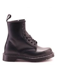 Dr. Martens Skórzane botki w kolorze czarnym rozmiar: 40. Czarne botki damskie Dr. Martens, bez obcasa, bez zapięcia. Za 505.13 zł.