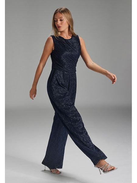 SWING Kombinezon w kolorze granatowym rozmiar: 46. Niebieskie kombinezony damskie Swing, bez wzorów, bez kołnierzyka, bez ramiączek. Za 357.63 zł.