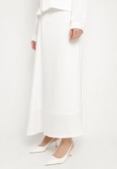 Biała Satynowa Spódnica z Wiskozą o Rozkloszowanym Kroju Polavia. Białe spódniczki damskie Born2be, l, bez wzorów, z materiału, eleganckie, maxi, koszulowe. Za 99.99 zł.